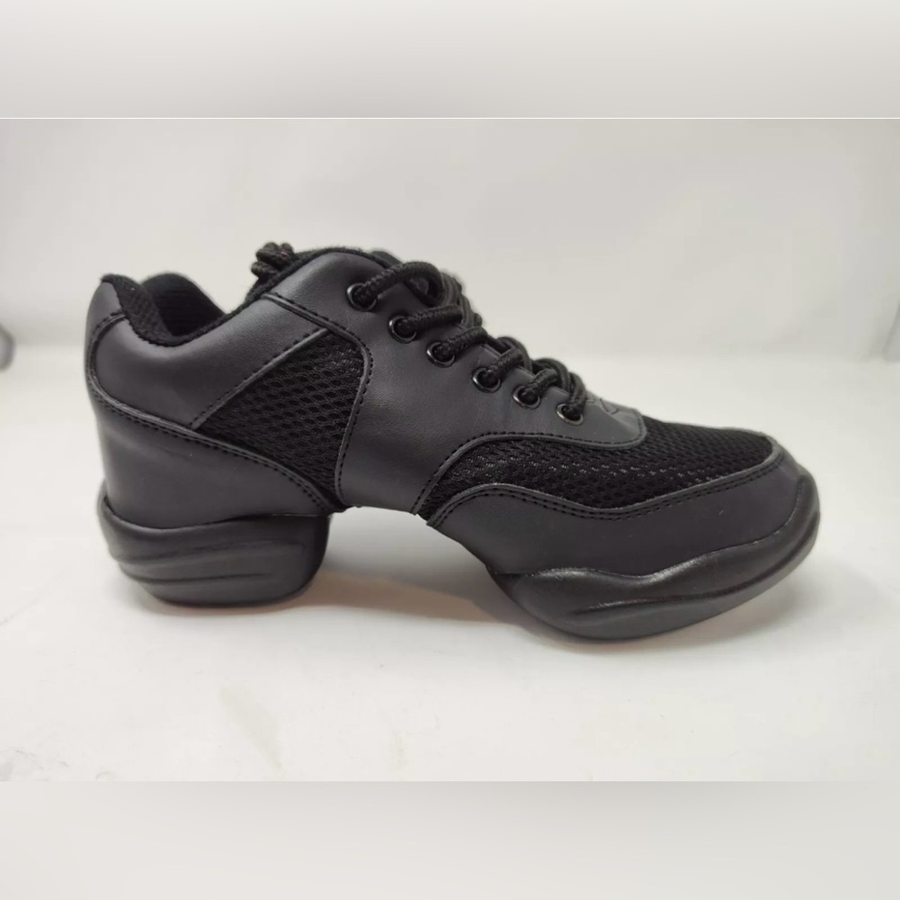 Kids Theatricals Unisex Dance Sneaker. Kids size 1.5. Black. Shoes